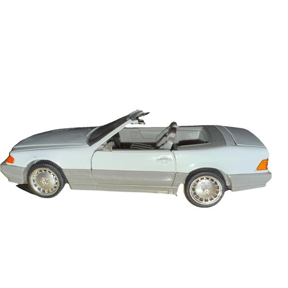 Vintage Maisto Mercedes-Benz SL 800 Convertible Toy Car - White , SS-706, 1:25 - Picture 1 of 8
